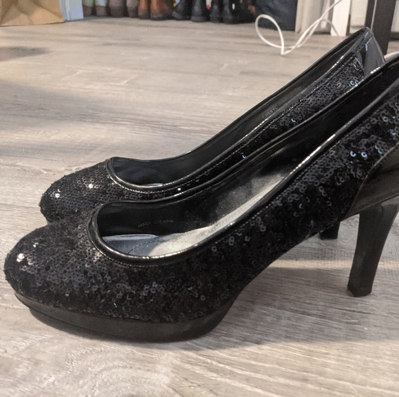 Heels - Picture 3 of 3